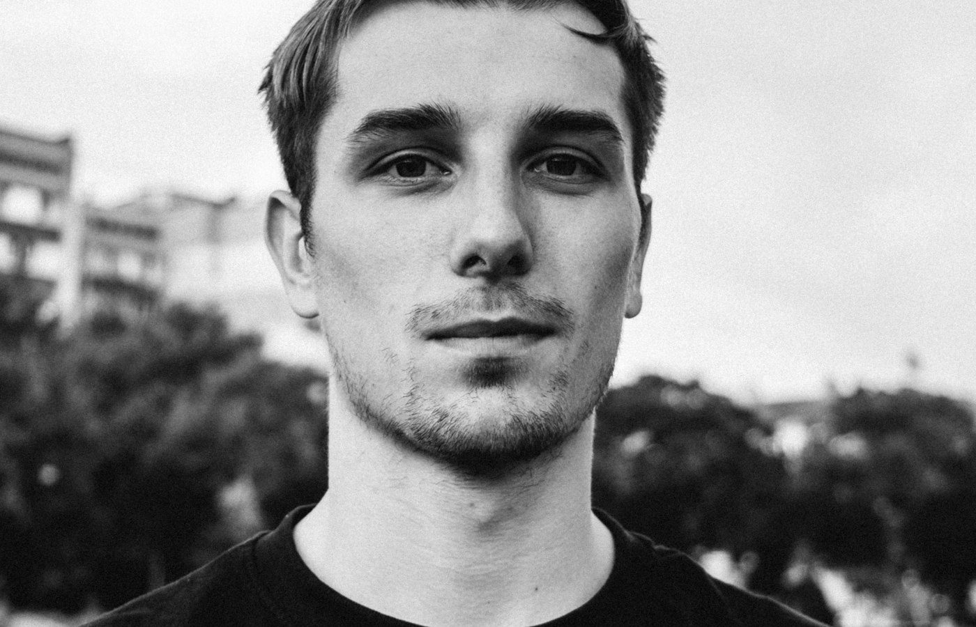 Black and White AI Portraits: When and How to Use Them — style reference photo
